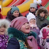 Масленица - это русский народный праздник, который сопровождается различными гуляниями и весёлыми развлечениями.