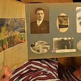 Старые фотоальбомы бережно хранят память о прошлом